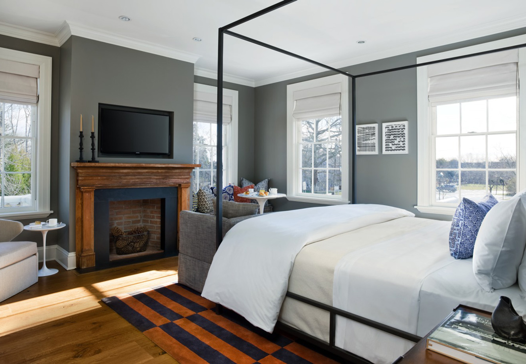Guest bedroom at Topping Rose House